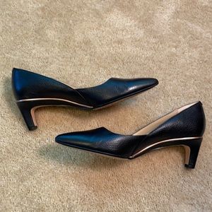 Black Clarks size 9 pumps